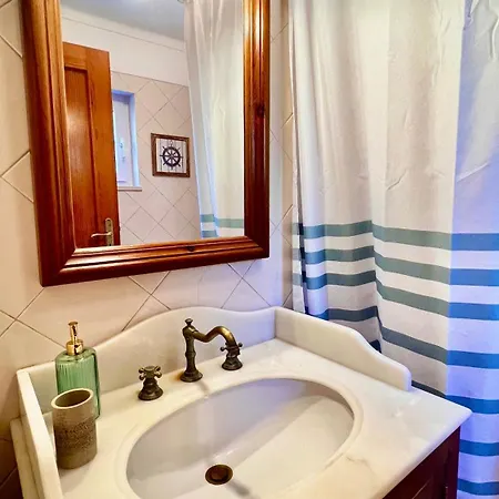 Lovely House With Stunning View Vila